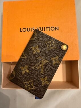 Louis Vuitton Card Holder with 6 card sleeves